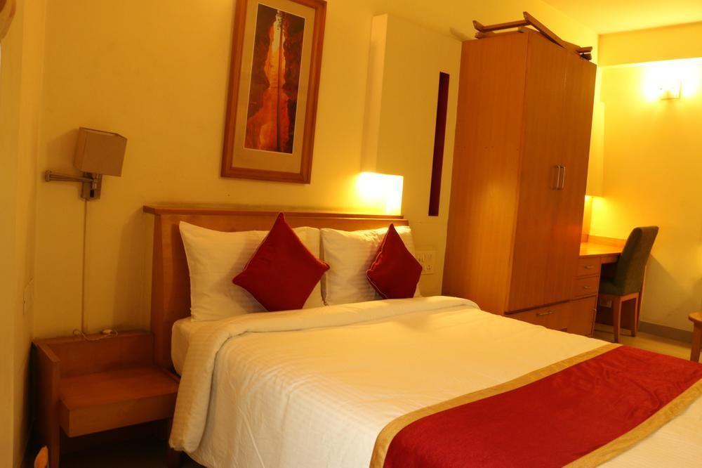 העיר בנגלור Capital O 333 Hotel Crystal Homes מראה חיצוני תמונה