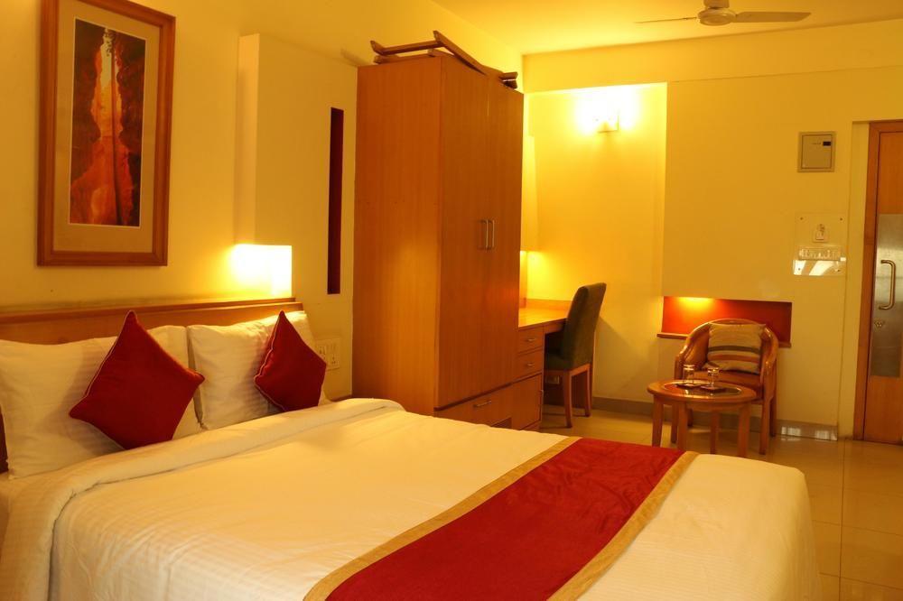 העיר בנגלור Capital O 333 Hotel Crystal Homes מראה חיצוני תמונה